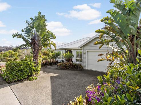 62 Butler Stoney Crescent, Silverdale