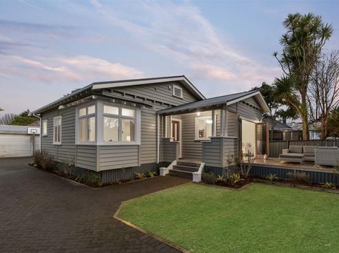 8 Huntingtree Avenue, Sandringham