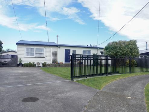 1103 Allenby Street, Akina