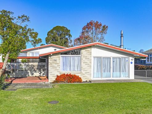 1211 Willowpark Road North, Mayfair