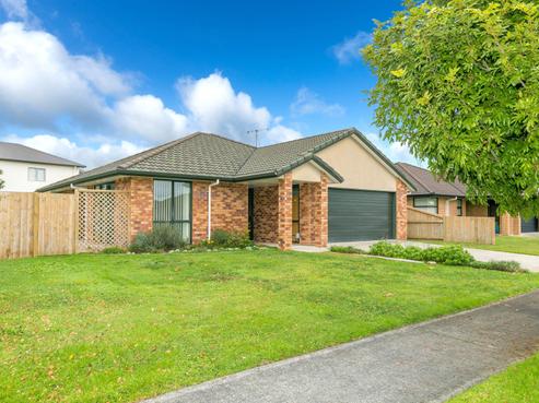 24 Parkside Drive, Huntington