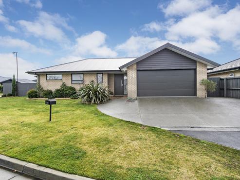77 Sunline Avenue, Lincoln
