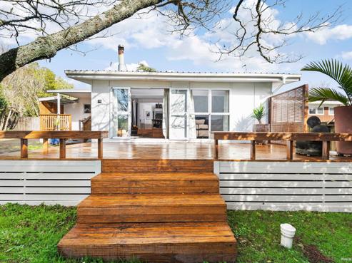 24 Grassmere Road, Henderson Valley