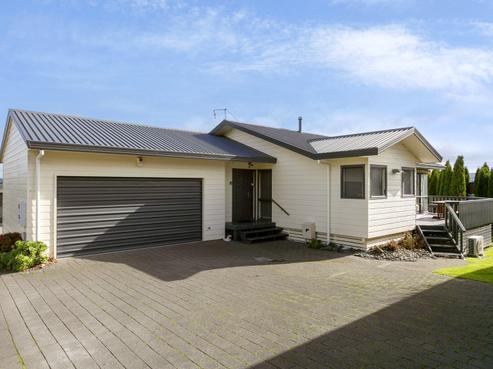 2/13 Kurupae Road, Hilltop