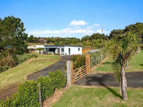 124 Te Kanae Road, South Head