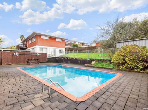 8 Nui Mana Place, Te Atatu South