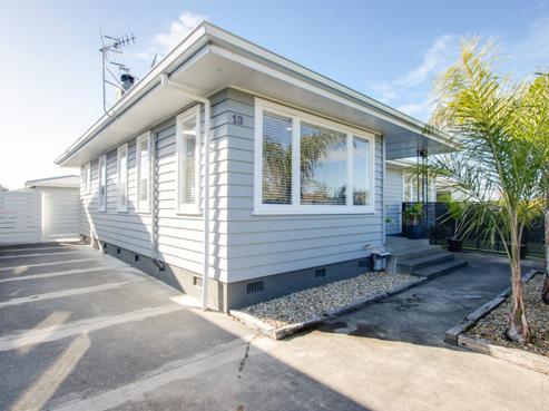 13 Trinity Crescent, Pirimai