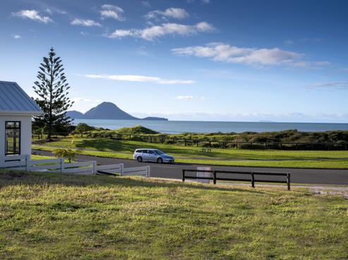 18 Pacific Parade, Coastlands
