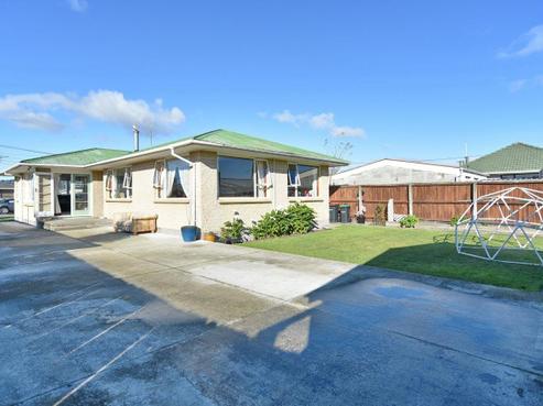 92 Frensham Crescent, Woolston