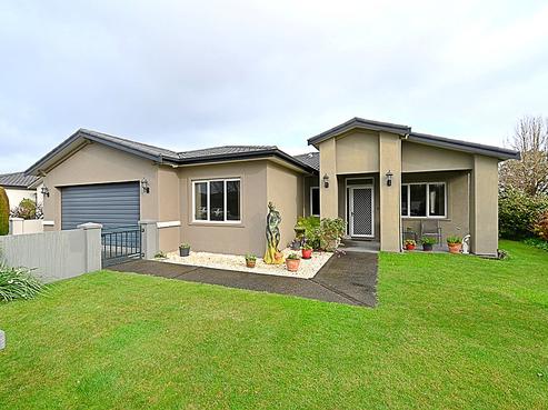 2 Heynes Place, Clive