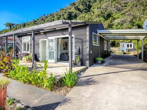 42 Back Road, Granity