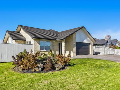63 Intrepid Crescent, Beachlands