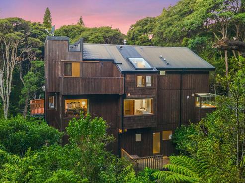 11C Longfellow Parade, Titirangi