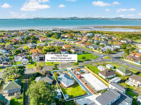 7 Beach Road, Te Atatu Peninsula