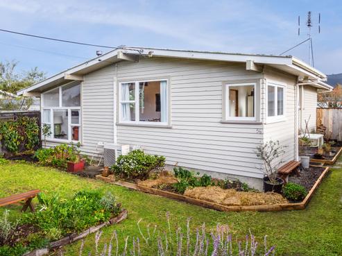 56 Waite Street, Featherston