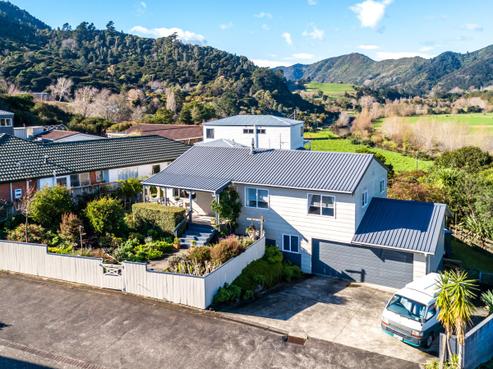 114 Whitehead Way, Thames