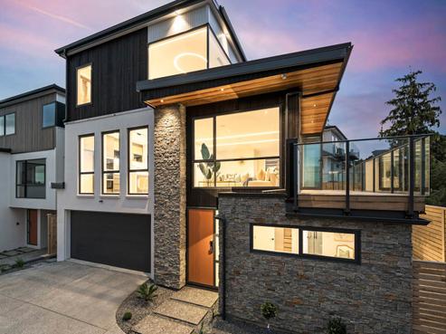 17 Heathcote Road, Castor Bay