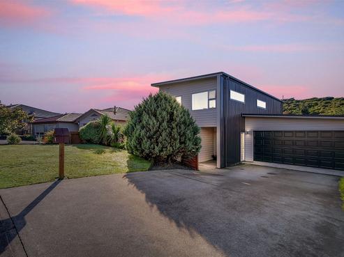 51 Te Puia Drive, Aotea