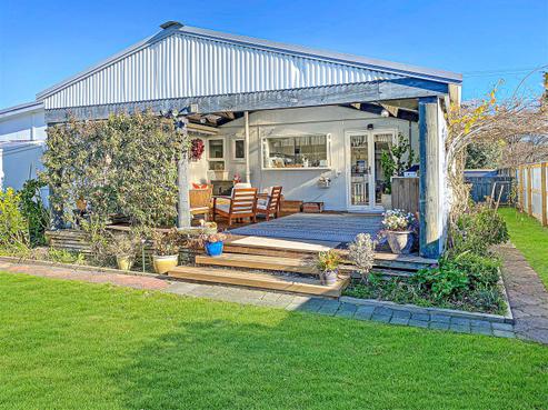 11 Edmund Road, Mangakakahi