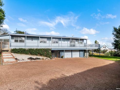 18 Gwenand Place, Botany Downs