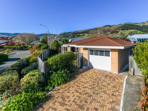 2 Squire Way, Richmond