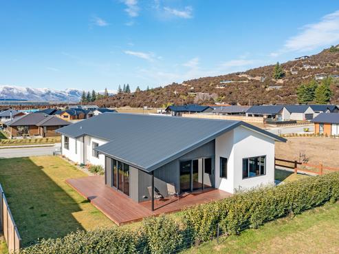 37 Pounamu Avenue, Albert Town