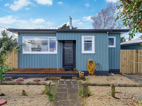 15 Woodward Street East, Featherston