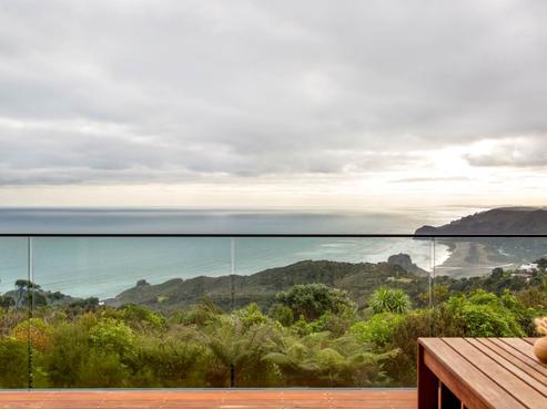 25 Te Ahuahu Road, Piha