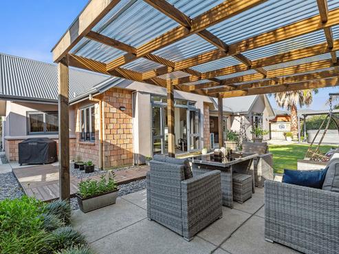 9 Parkwood Place, Huntington