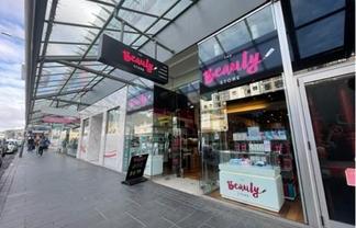 CBRE - Prime Broadway Retail