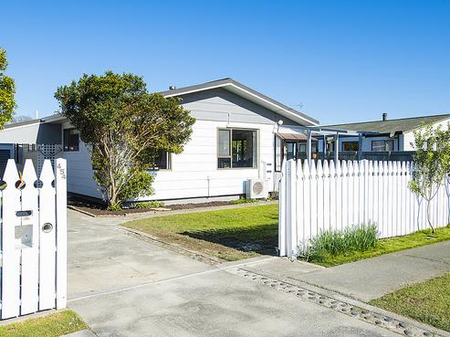 454 Nelson Road, Riverdale