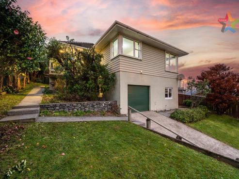 102 Dowse Drive, Maungaraki