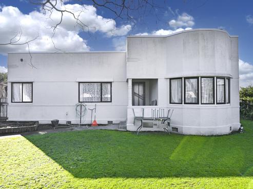706 Avenue Road East, Parkvale