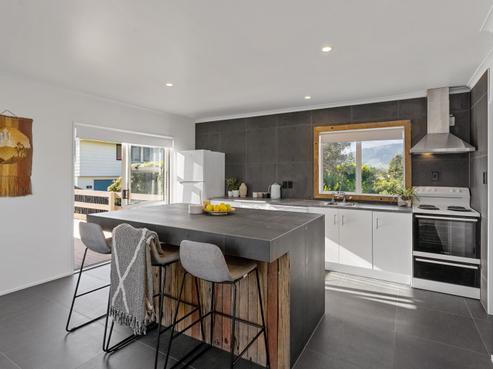 5 Freyberg Crescent, Waikanae Beach