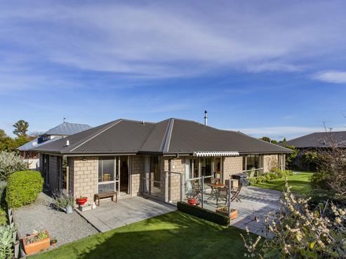 8D Bank Street, Amberley