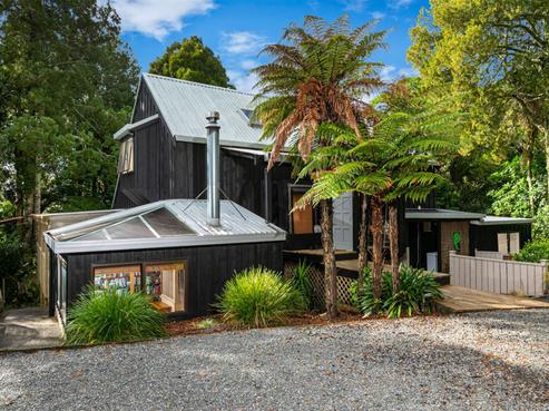 812 West Coast Road, Oratia