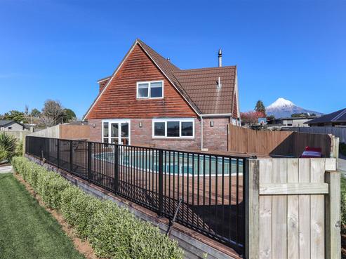 5 Hodge Park Lane, Inglewood