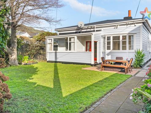 99 Whites Line East, Waiwhetu