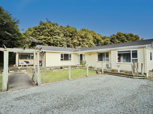 106 Black Road, Otatara