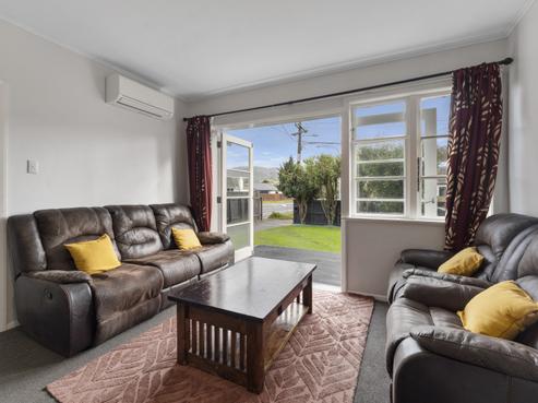 44 Athlone Crescent, Avalon