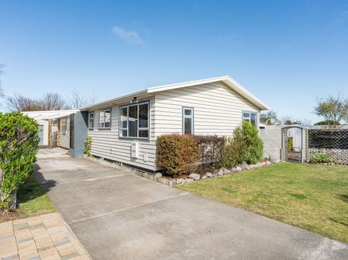 84 Invergarry Road, Hilltop