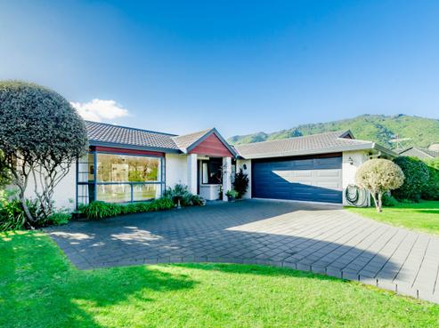 27 Cranbrook Grove, Waikanae