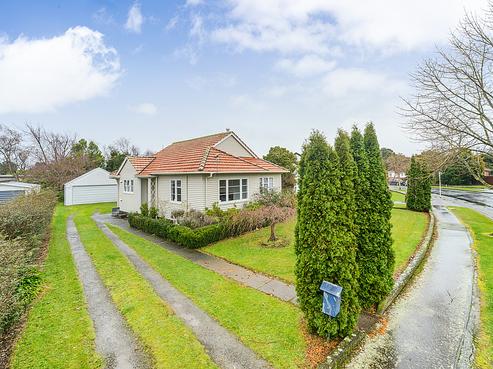 4 Savage Crescent, West End