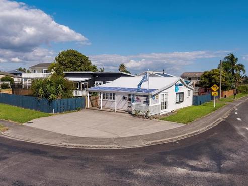 1 Crispe Road, Clarks Beach