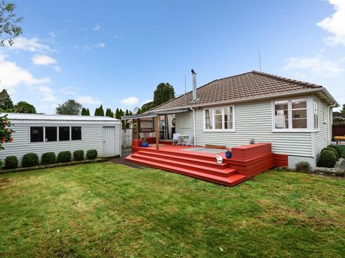 13 Watts Crescent, Hamilton East