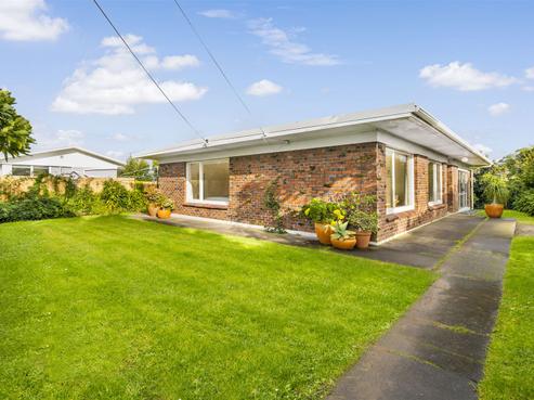 17 Edgerton Road, Te Atatu Peninsula