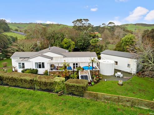 594 Pinnacle Hill Road, Bombay