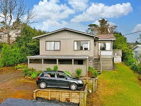 13 Pine Avenue, Henderson