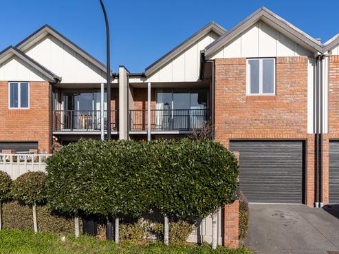 14 Henley Green, Northwood