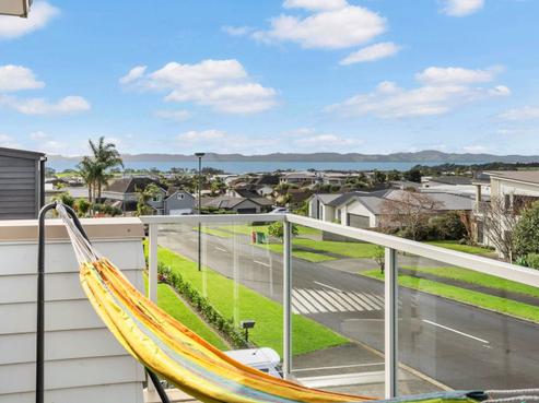 13 Thistle Close, Beachlands
